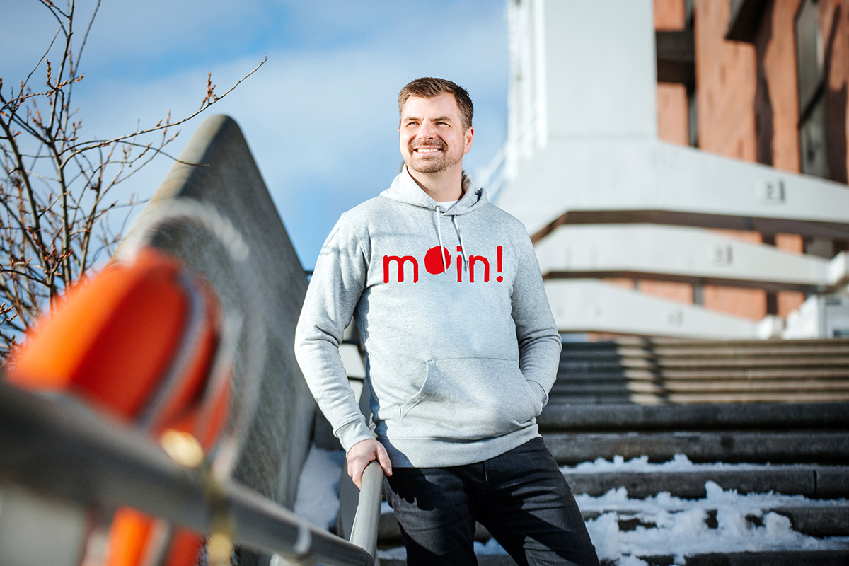 1-Hoodie-grau-MoinGross-Rot-Vorne-jpg 1-Hoodie-grau-MoinGross-Rot-Vorne.jpg